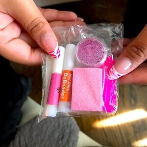 Set of custom nails with glue